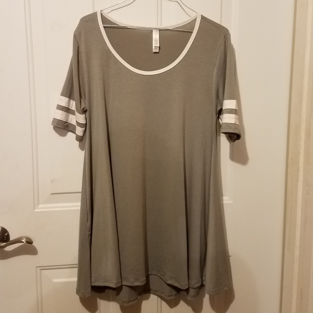 Lularoe small grey perfect tee